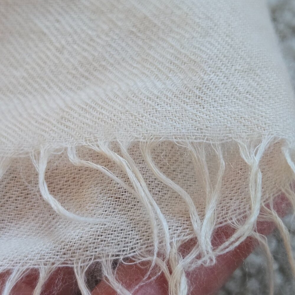 Cashmere Scarf Pale Peach Woven Lightweight Tissue weight - Picture 9 of 11